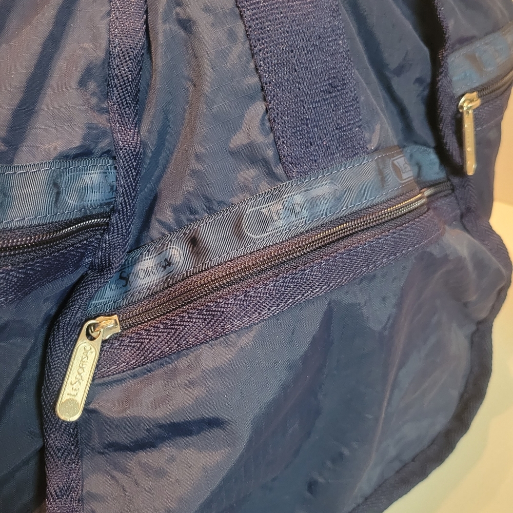 Lesportsac duffle bag. - Picture 7 of 14